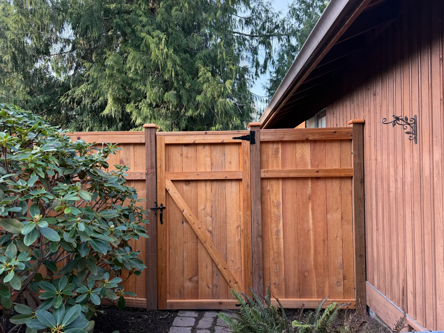 Cedar gate in matching 3-rail picture frame style