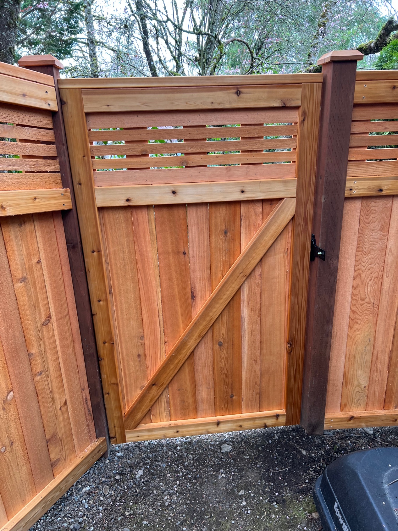 Horizontal lattice gate with craftsman style and stainless steel hardware