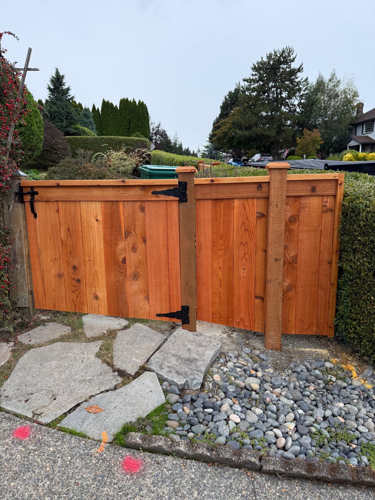 Modified cedar picture frame privacy fence with gate installed in Federal Way, WA, photo 07