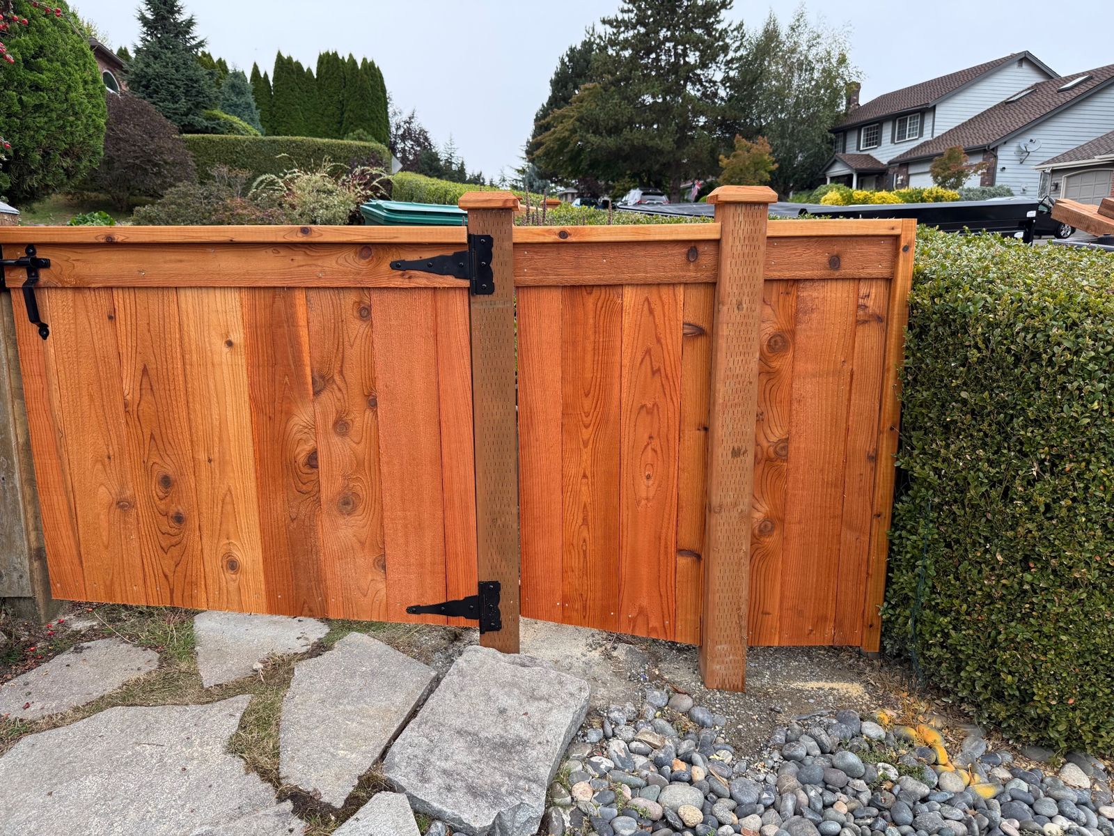 Modified cedar picture frame privacy fence with gate installed in Federal Way, WA, photo 08