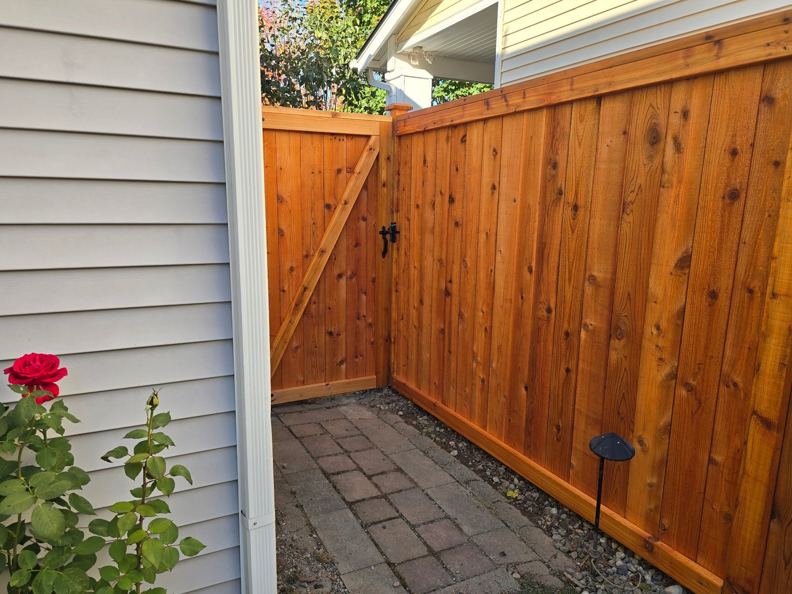 Penofin-stained cedar picture frame privacy fence and walk gate in Maple Valley, WA