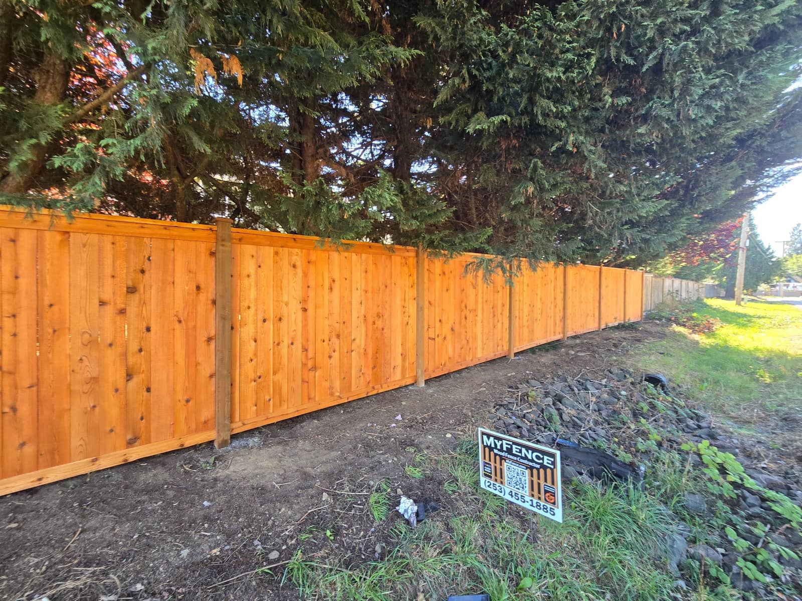Penofin stained cedar picture frame fence in Renton, WA